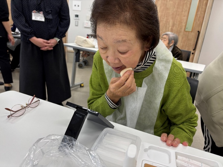 障害者支援施設 山郷館 秋のビューティーセミナーで新しいワタシ発見!