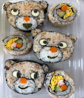 弘前市障害者生活支援センター デコ巻き寿司教室を開催しました