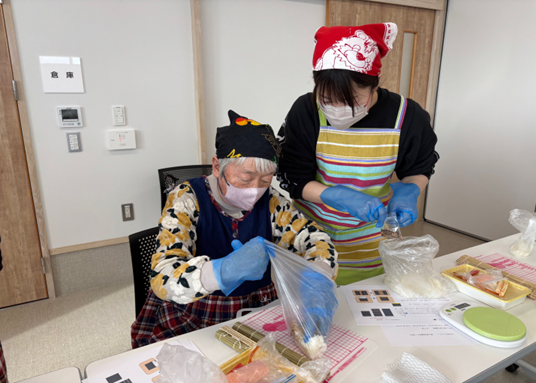 弘前市障害者生活支援センター デコ巻き寿司教室を開催しました